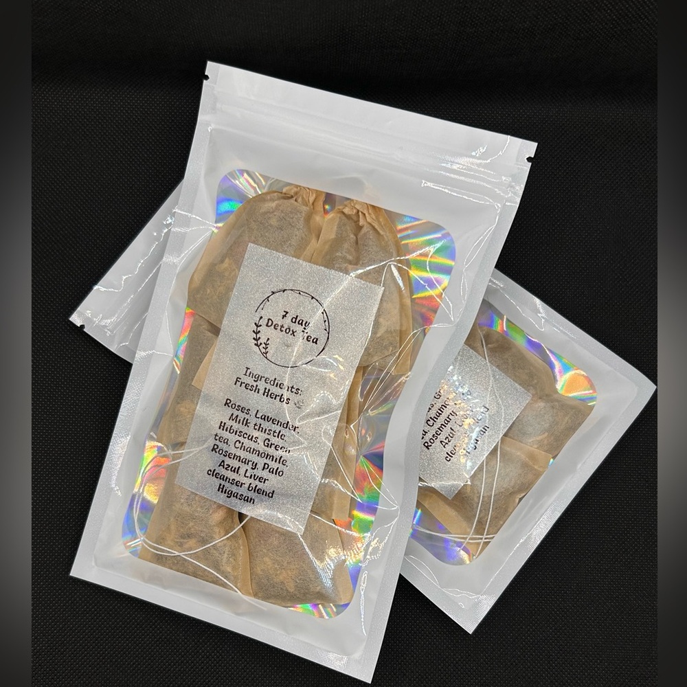 Roses,Lavender,Milk thistle,Hibiscus,Green tea,Chamomile,Rosemary,Palo Azul etc